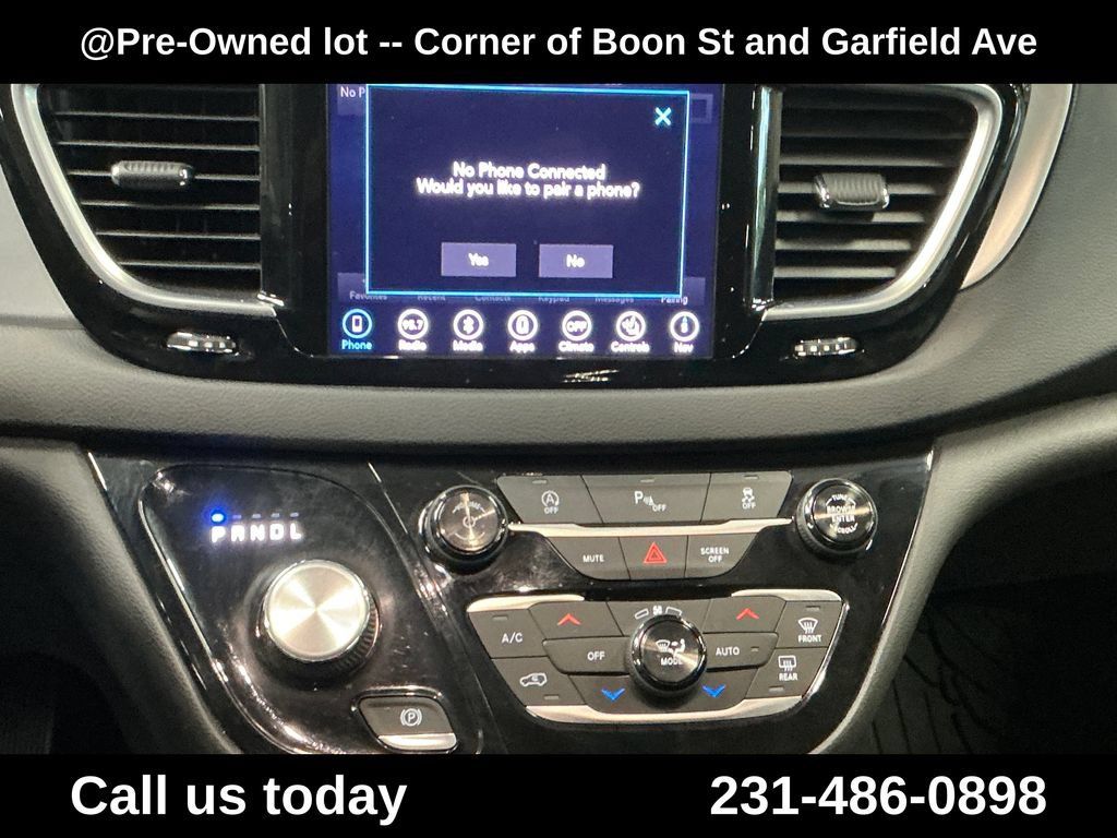 Used 2018 Chrysler Pacifica Touring-L Plus w/ S Appearance Package FWD image 19