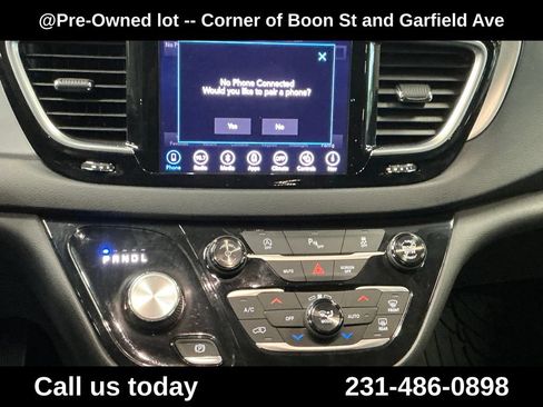 Used 2018 Chrysler Pacifica Touring-L Plus w/ S Appearance Package FWD image 19