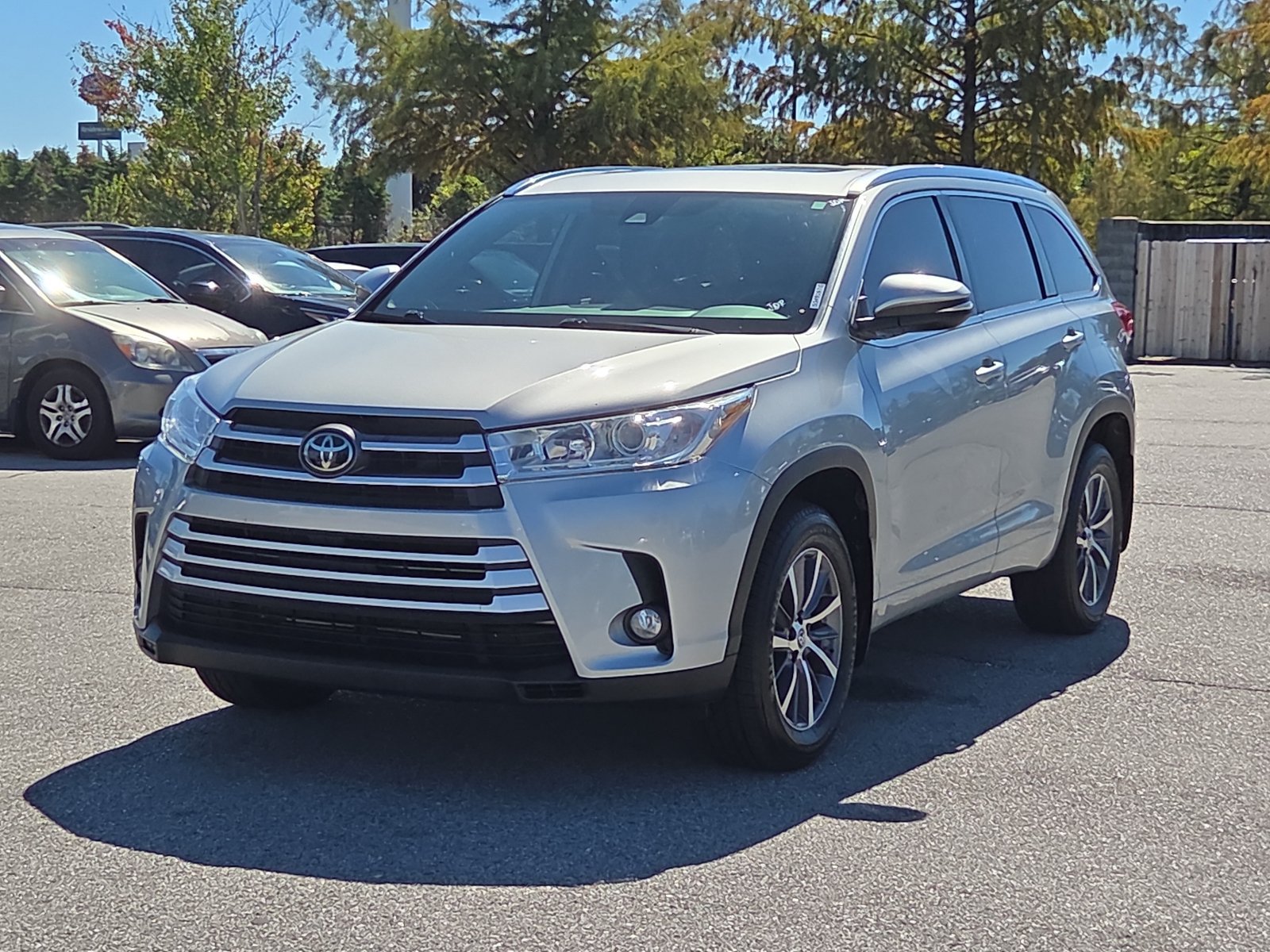 Used 2018 Toyota Highlander XLE FWD image 2