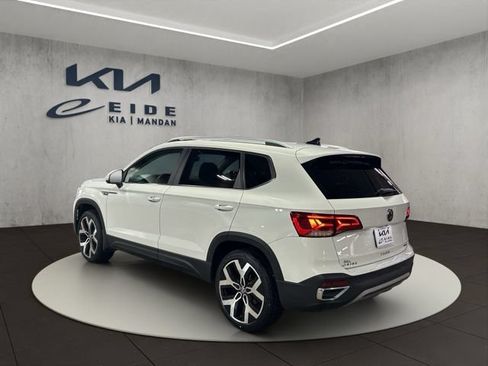 Used 2022 Volkswagen Taos SEL w/ Panoramic Sunroof Package AWD/4WD image 12