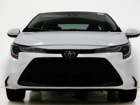 Used 2022 Toyota Corolla LE image 2