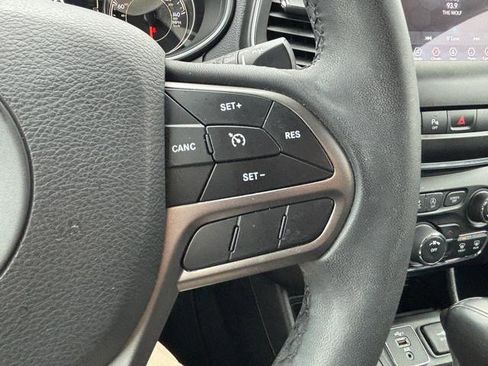 Used 2020 Jeep Cherokee Latitude Plus image 21