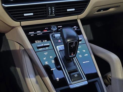 Used 2019 Porsche Cayenne w/ Premium Plus Package image 20