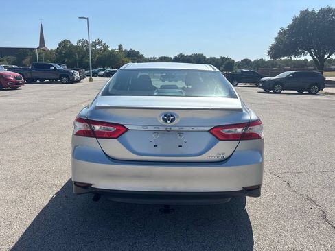 Used 2018 Toyota Camry LE FWD image 5