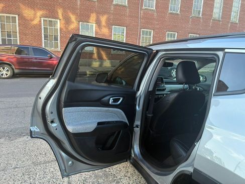 Used 2022 Jeep Compass Latitude w/ Convenience Group AWD/4WD image 12