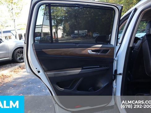 Used 2025 Volkswagen Atlas SE image 22