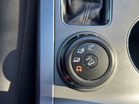 Used 2015 Ford Explorer XLT image 23