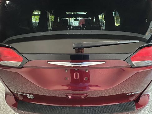 Used 2019 Chrysler Pacifica Limited FWD image 4