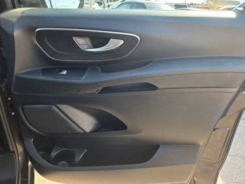 Used 2018 Mercedes-Benz Metris Passenger image 15