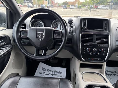 Used 2016 Dodge Grand Caravan SXT FWD image 21