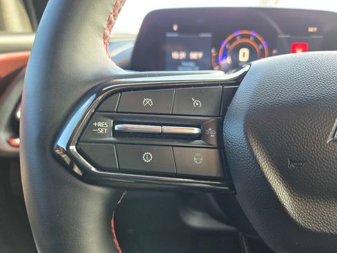 Used 2025 Chevrolet Traverse RS image 18