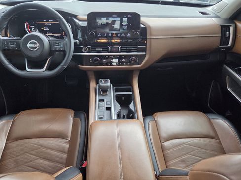 Used 2022 Nissan Pathfinder Platinum w/ Cargo Package FWD image 8