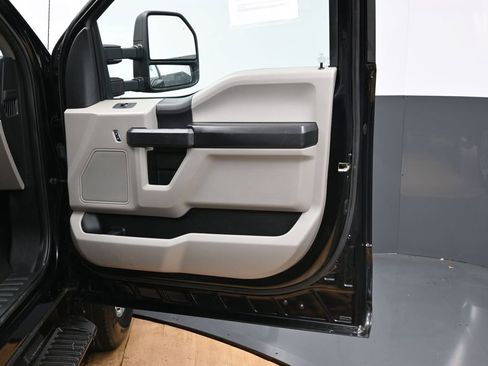 Used 2017 Ford F250 XL w/ STX Appearance Package AWD/4WD image 26