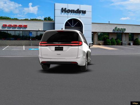 New 2026 Chrysler Pacifica Select image 14