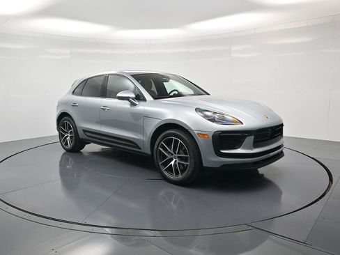 Certified 2026 Porsche Macan AWD/4WD image 35