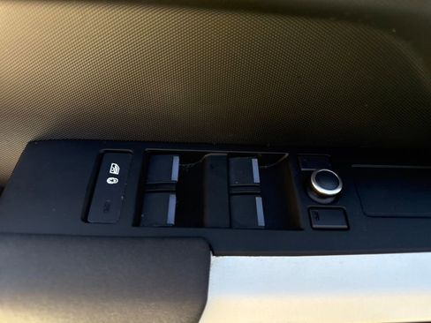 Used 2020 Land Rover Defender 110 S image 15