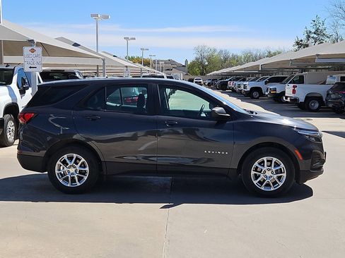 Certified 2022 Chevrolet Equinox LS image 2