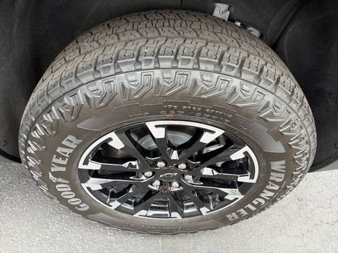 Certified 2025 Chevrolet Traverse Z71 w/ Driver Confidence Package AWD/4WD image 24