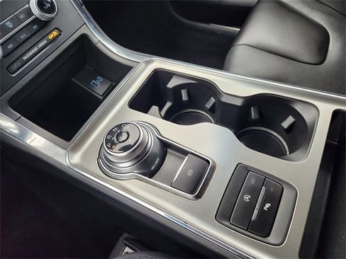 Used 2022 Ford Edge Titanium image 16