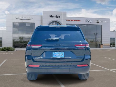 Used 2023 Jeep Grand Cherokee Limited w/ Luxury Tech Group II AWD/4WD image 7