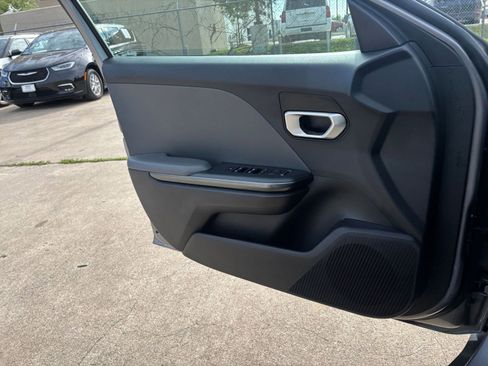 Used 2025 Kia K4 LXS image 18