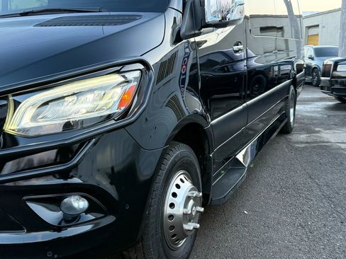 Used 2021 Mercedes-Benz Sprinter 3500 w/ Comfort Plus Package image 4