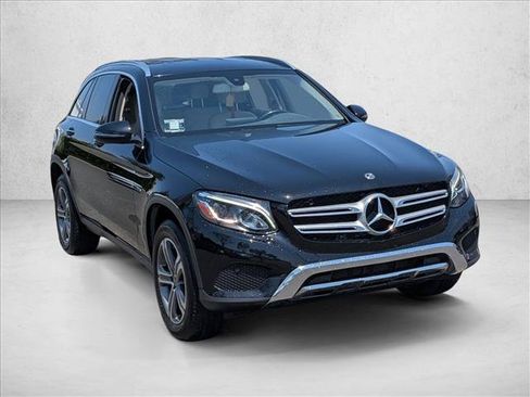 Used 2019 Mercedes-Benz GLC 350e 4MATIC image 3