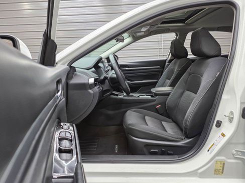 Used 2022 Nissan Altima 2.5 SV w/ SV Premium Package FWD image 13