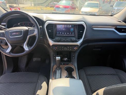 Used 2017 GMC Acadia SLE image 18