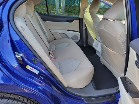 Used 2018 Toyota Camry LE image 31