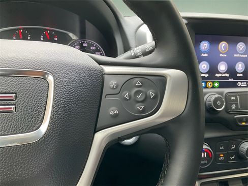 Used 2024 GMC Terrain SLT image 26