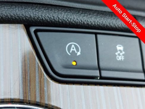 Used 2023 GMC Acadia SLE FWD image 17