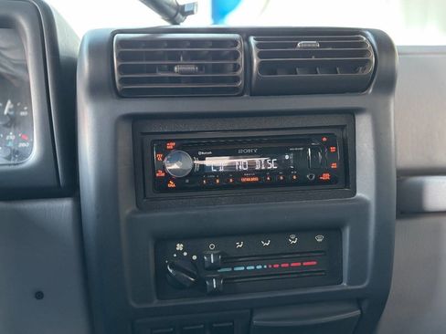 Used 1998 Jeep Wrangler SE image 20