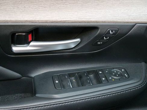 Used 2024 Toyota Grand Highlander AWD image 19