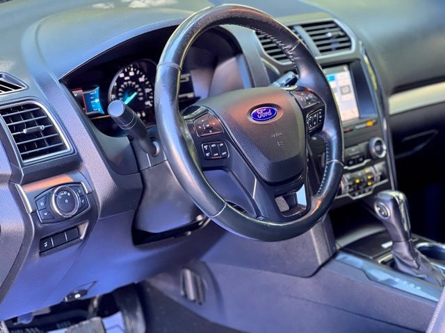 Used 2019 Ford Explorer XLT w/ Equipment Group 202A AWD/4WD image 16