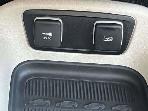 Used 2021 Chrysler Pacifica Touring-L FWD image 29