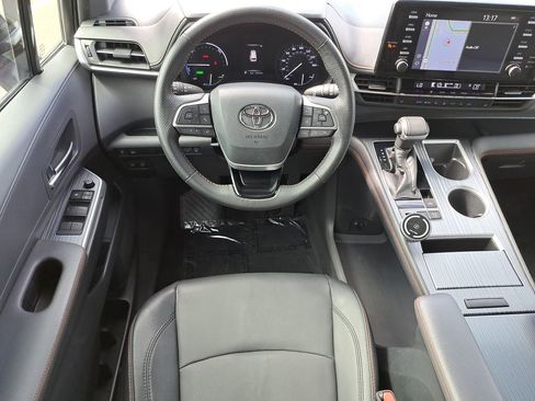 Used 2021 Toyota Sienna XSE image 12