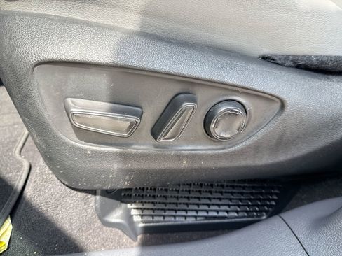 Used 2023 Toyota Sienna XLE FWD image 14