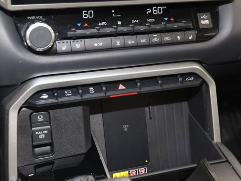 Used 2025 Toyota Tundra Platinum image 31