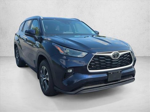 Certified 2026 Toyota Highlander XLE AWD/4WD image 3