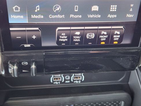 New 2026 RAM 3500 Laramie AWD/4WD image 15
