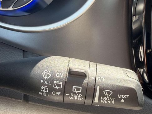Used 2023 Chrysler Pacifica Touring-L FWD image 20
