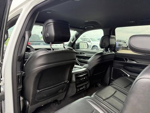 Used 2024 Jeep Wagoneer L Series II w/ Flexible Seating Group AWD/4WD image 8