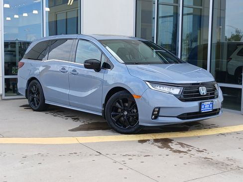 Used 2023 Honda Odyssey Sport image 2