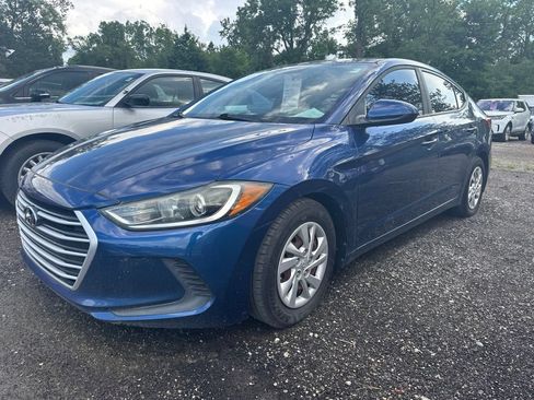 Used 2017 Hyundai Elantra SE FWD image 1
