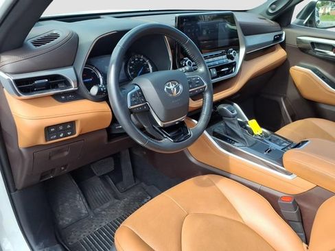 Used 2021 Toyota Highlander Platinum AWD/4WD image 24