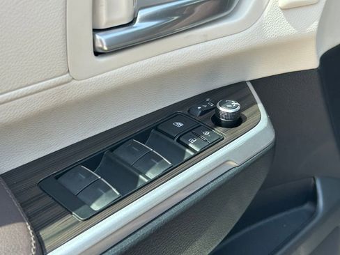 Used 2023 Toyota Sienna Platinum FWD image 27
