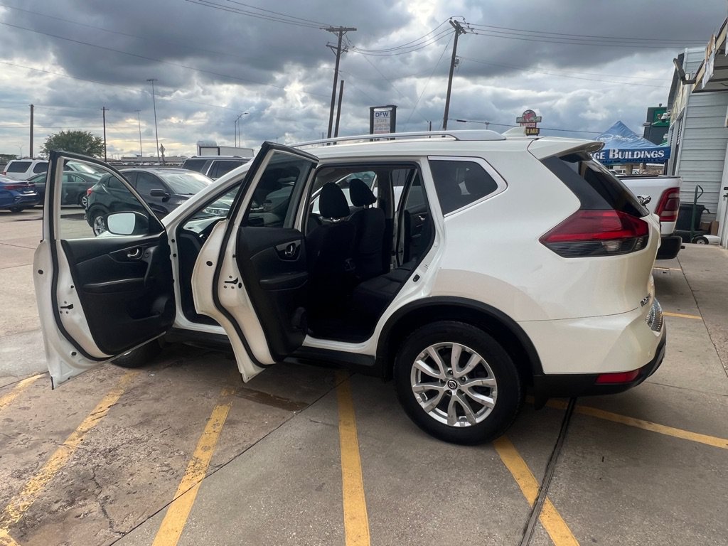 Used 2020 Nissan Rogue SV FWD image 10