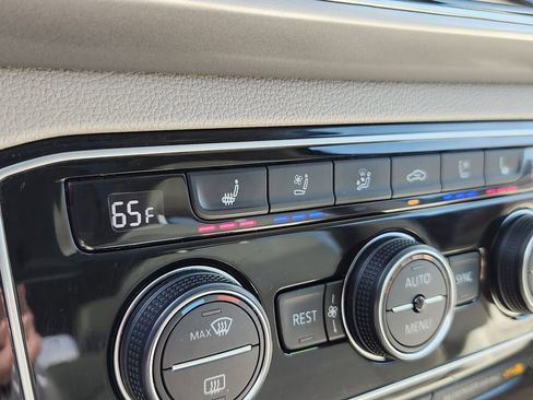 Used 2019 Volkswagen Atlas SEL Premium image 27