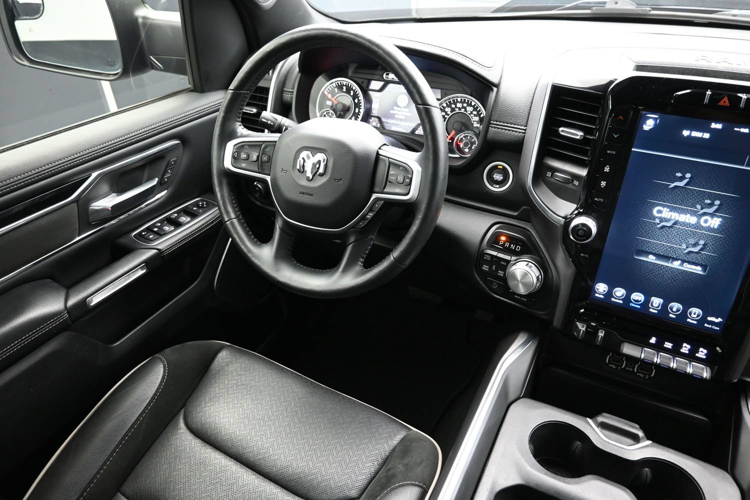 Used 2020 RAM 1500 Laramie w/ Sport Appearance Package AWD/4WD image 28
